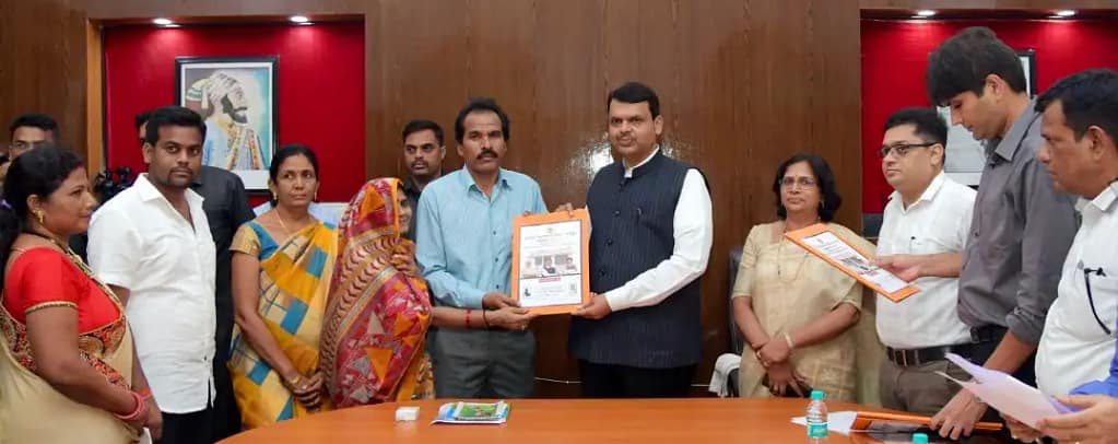 नागपूर दक्षिण पश्चिम मतदारसंघातील पट्टे वाटप list - नागपूरमध्ये झोपडपट्टीवासियांचे १६,३८२ पट्टे तयार; तर ८,४९९ पट्ट्यांचे वाटप - event by Devendra Fadnavis