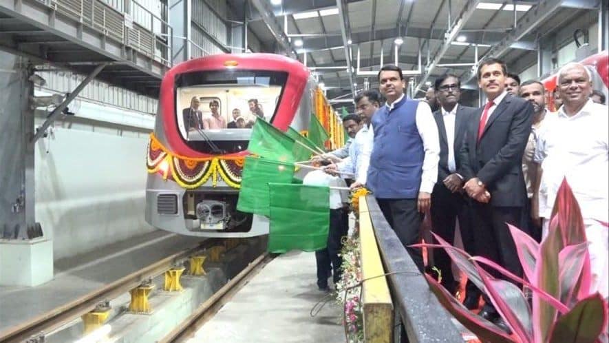 Mumbai Metro - Green flag by Devendra Fadnavis